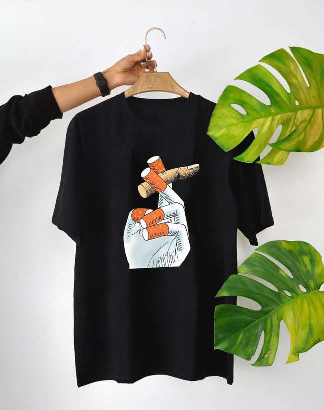 تیشرت مردانه طرح سیگار و دست گرافیکی